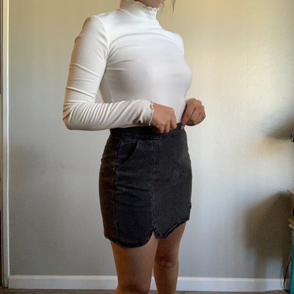 Off black mini skirt 🌪
